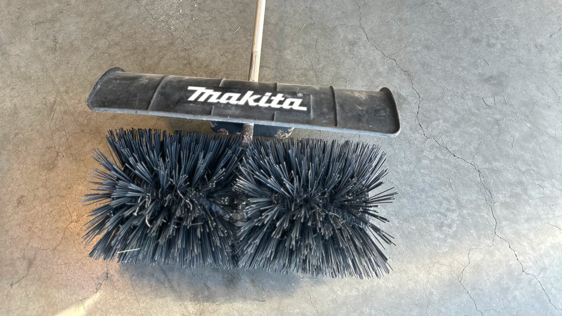 Makita Power Broom